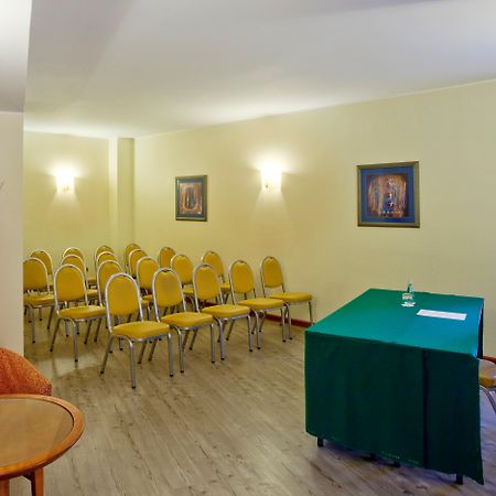 Holiday Inn Cagliari By Ihg מראה חיצוני תמונה