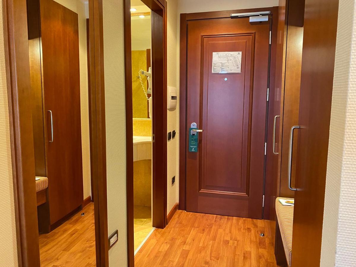 Holiday Inn Cagliari By Ihg מראה חיצוני תמונה