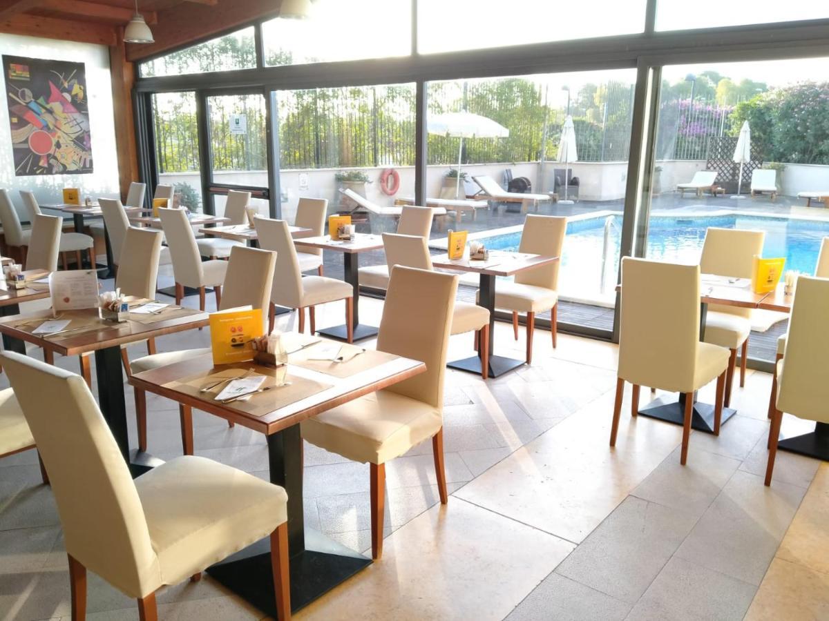 Holiday Inn Cagliari By Ihg מראה חיצוני תמונה