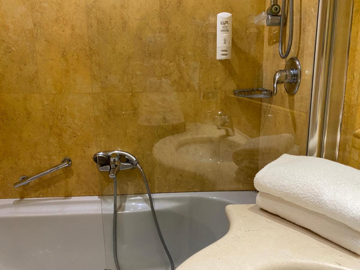 Holiday Inn Cagliari By Ihg מראה חיצוני תמונה