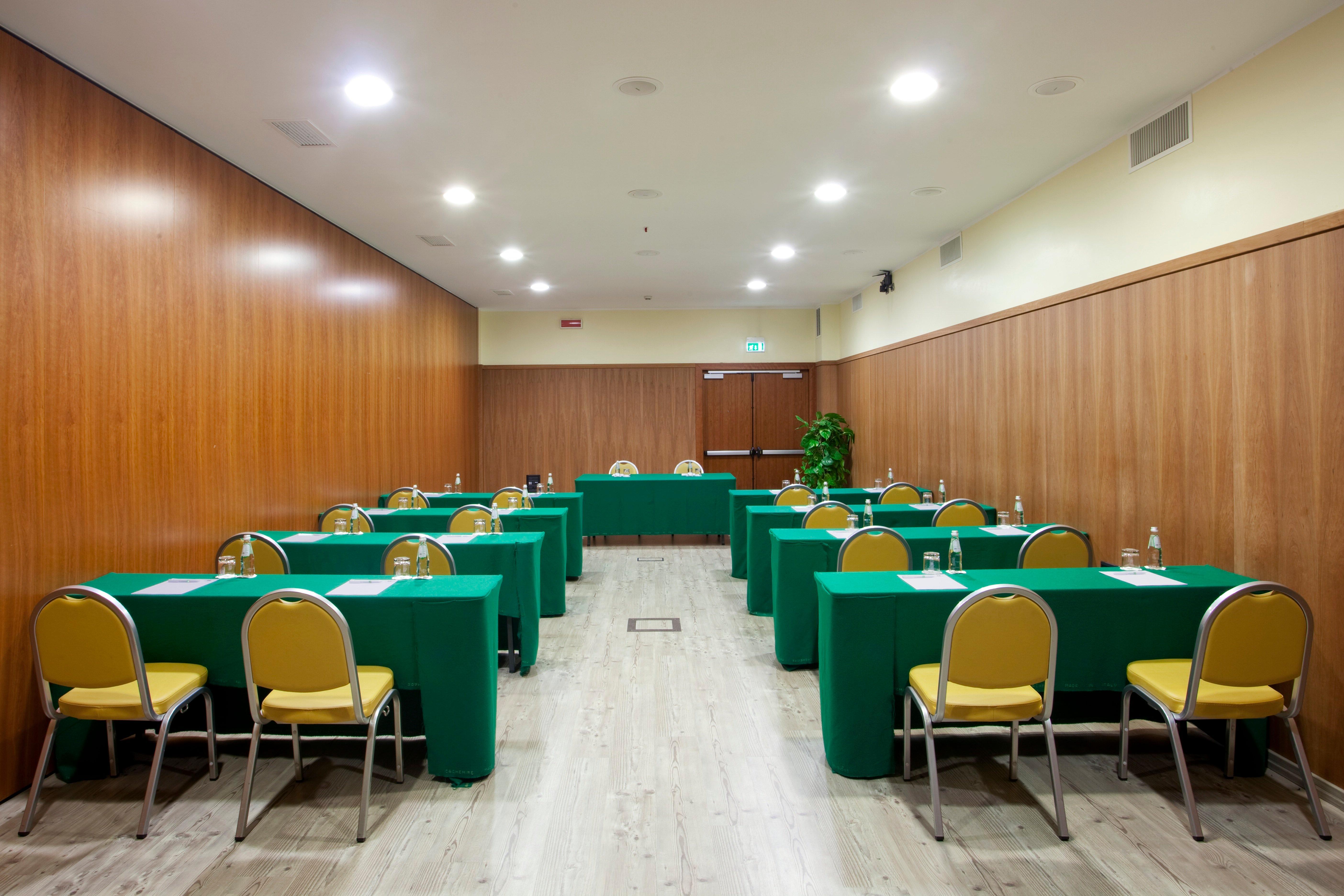 Holiday Inn Cagliari By Ihg מראה חיצוני תמונה