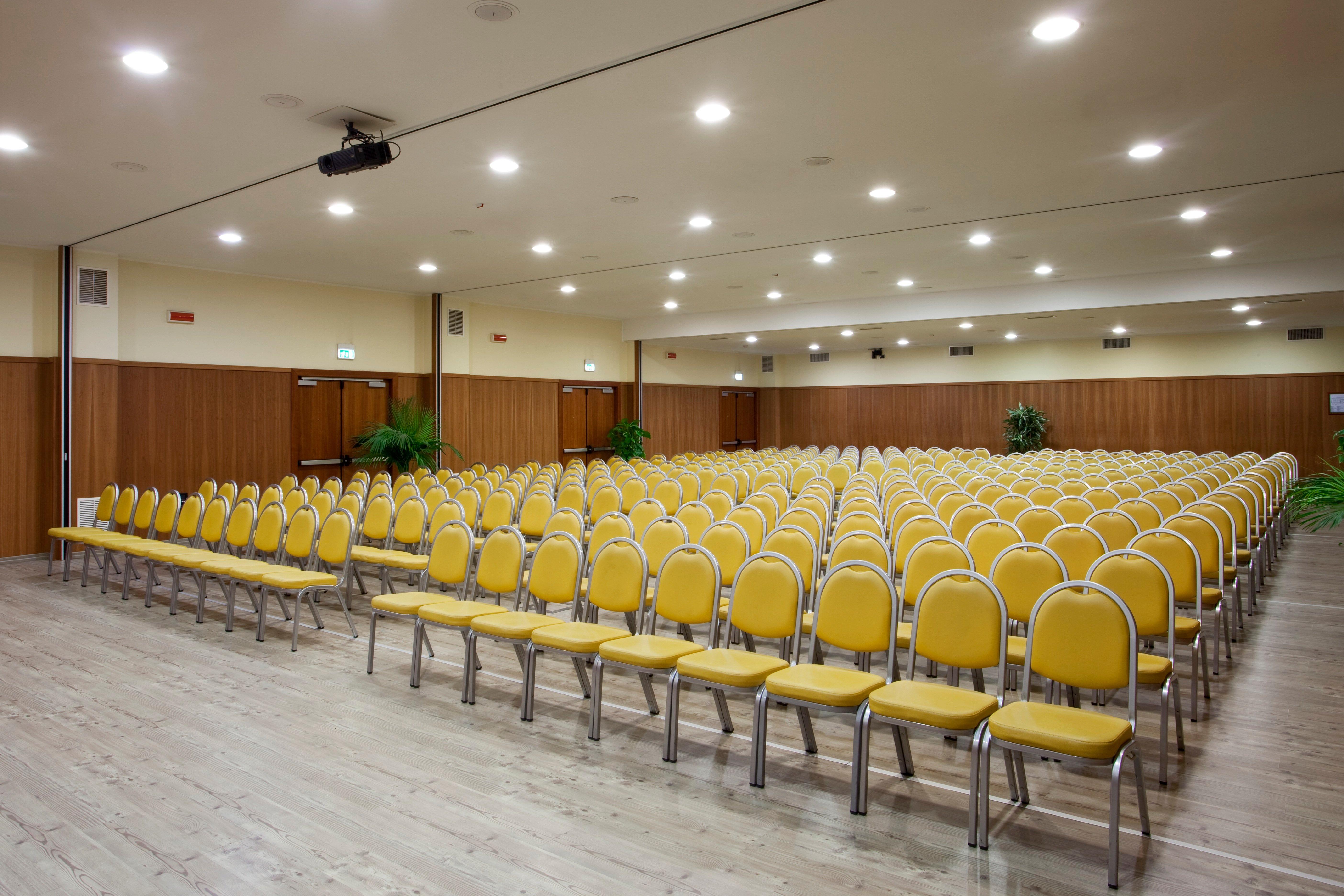 Holiday Inn Cagliari By Ihg מראה חיצוני תמונה