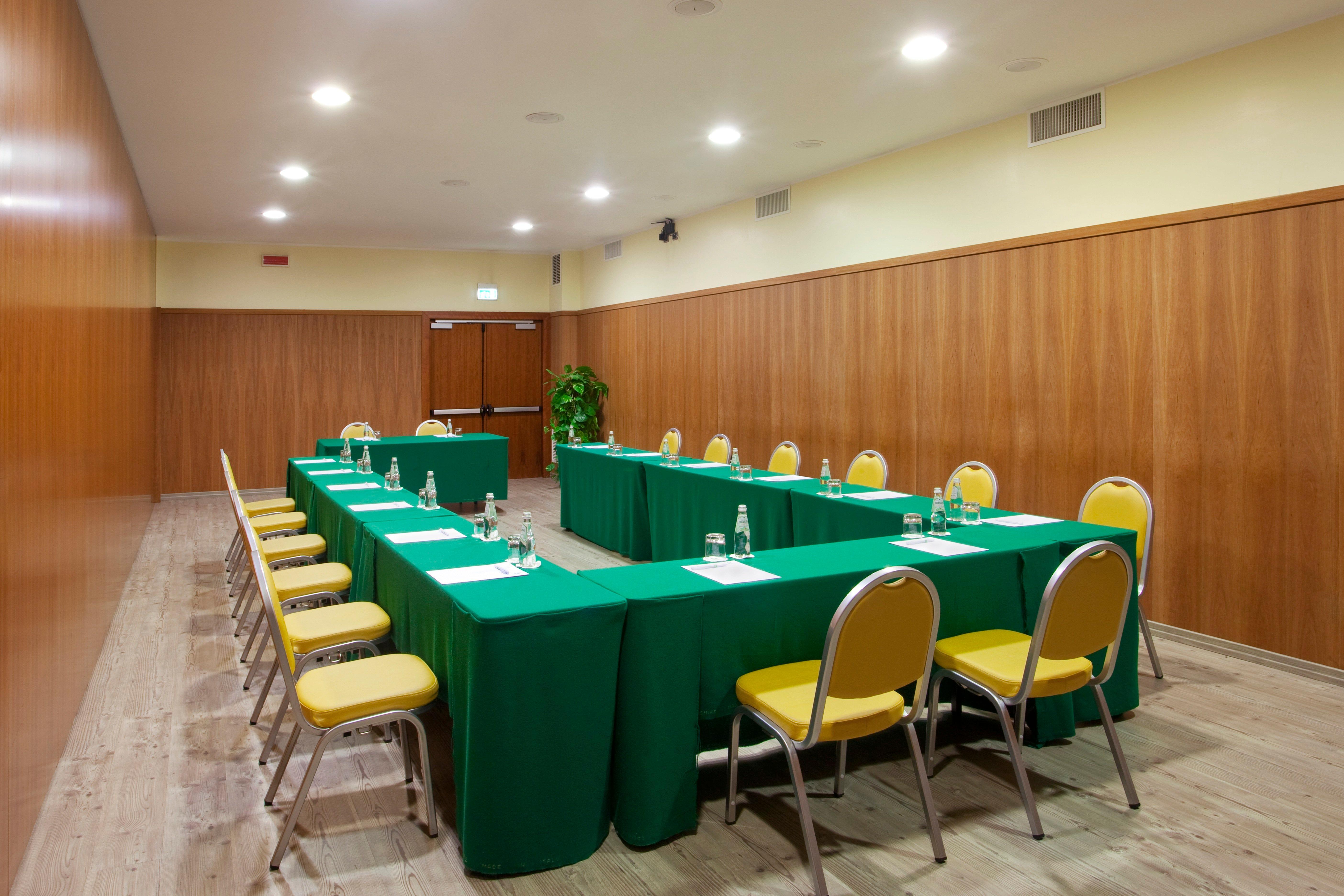 Holiday Inn Cagliari By Ihg מראה חיצוני תמונה