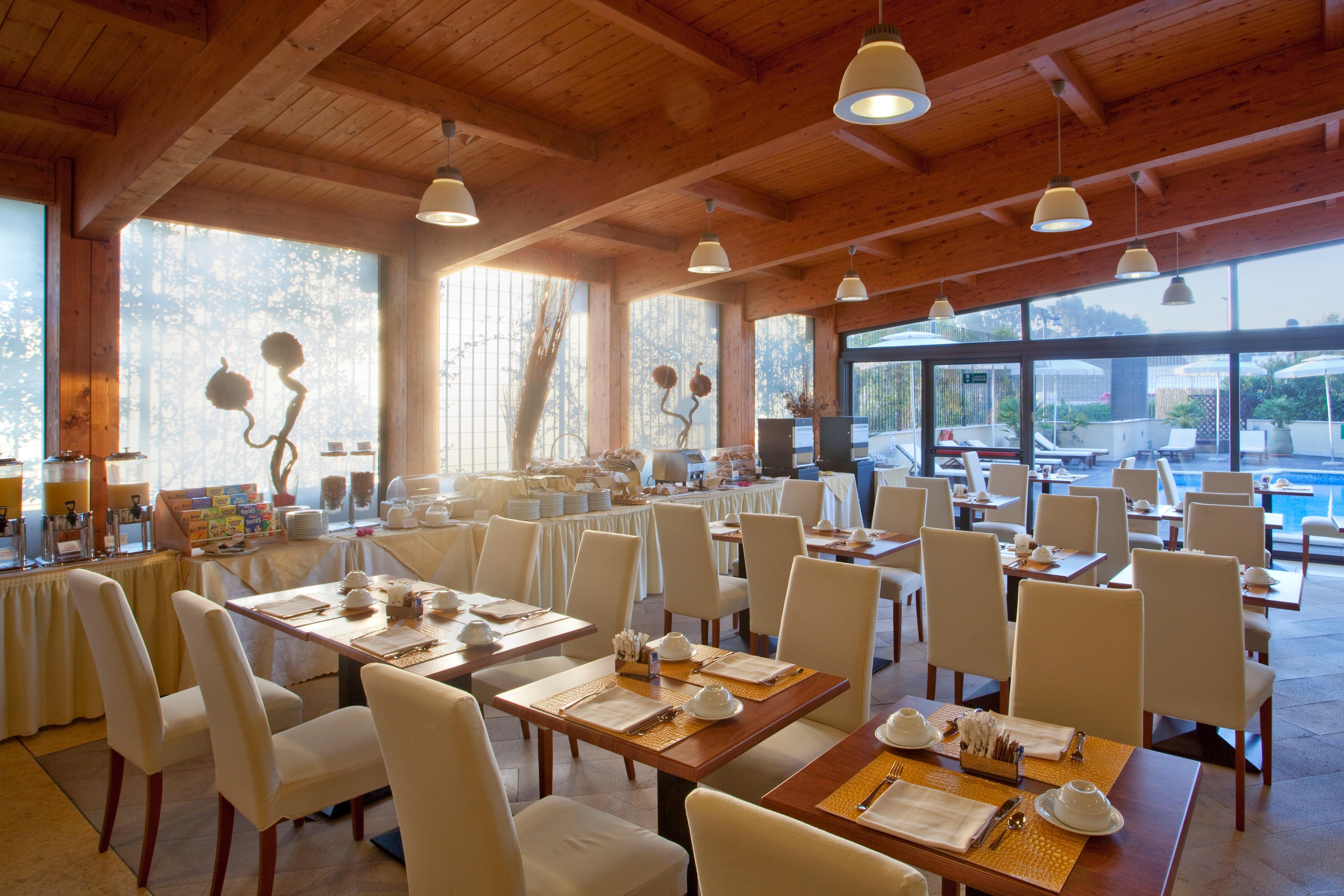 Holiday Inn Cagliari By Ihg מראה חיצוני תמונה