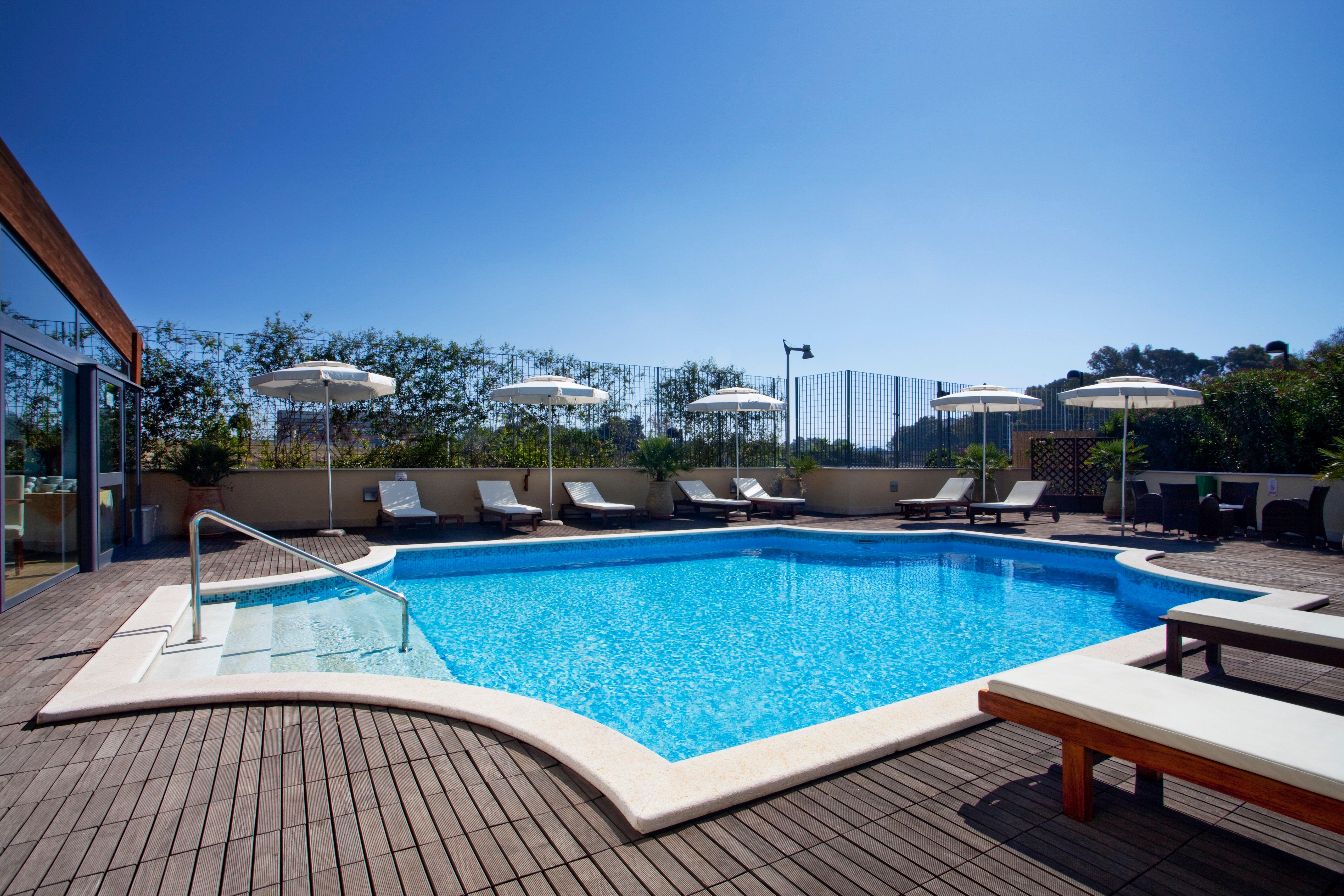 Holiday Inn Cagliari By Ihg מראה חיצוני תמונה