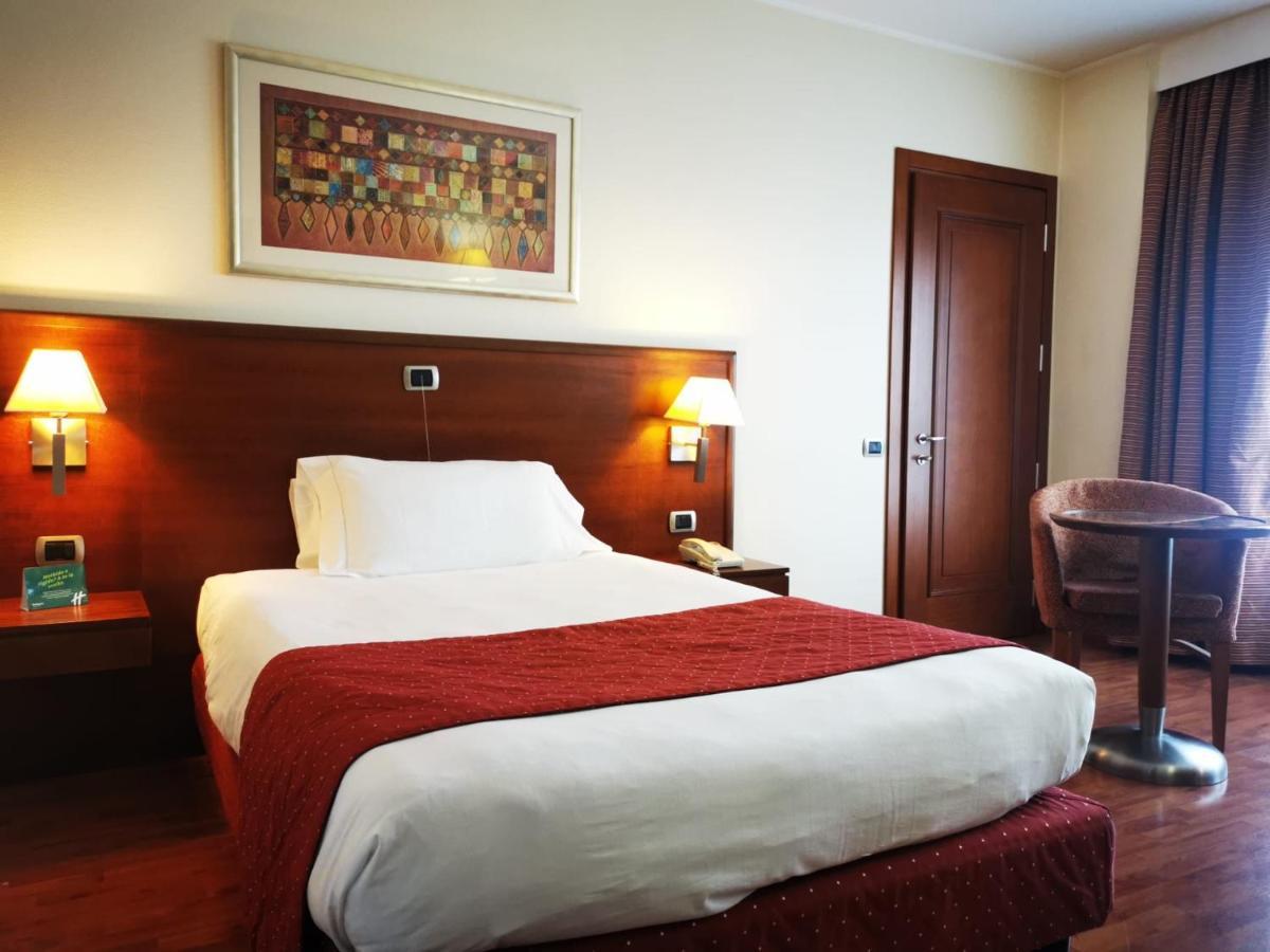 Holiday Inn Cagliari By Ihg מראה חיצוני תמונה