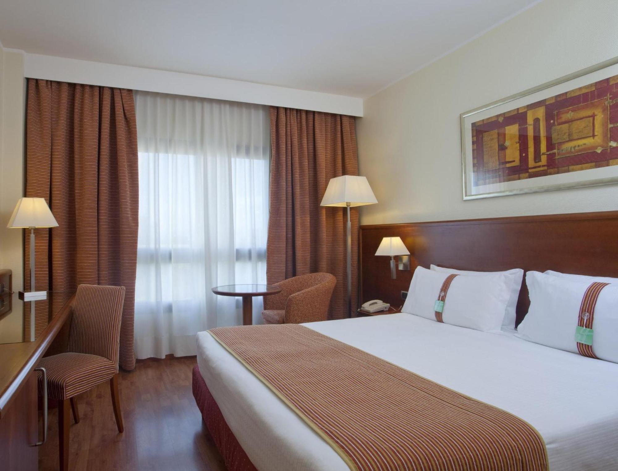 Holiday Inn Cagliari By Ihg מראה חיצוני תמונה