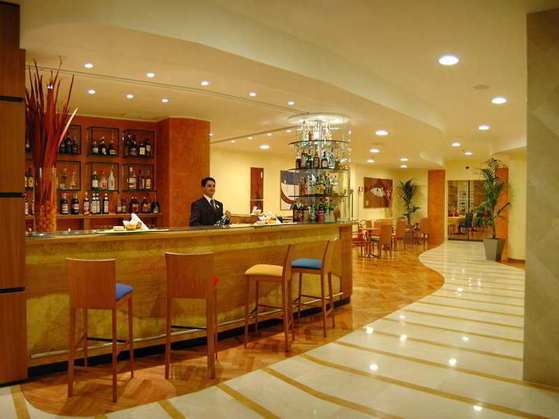 Holiday Inn Cagliari By Ihg מסעדה תמונה