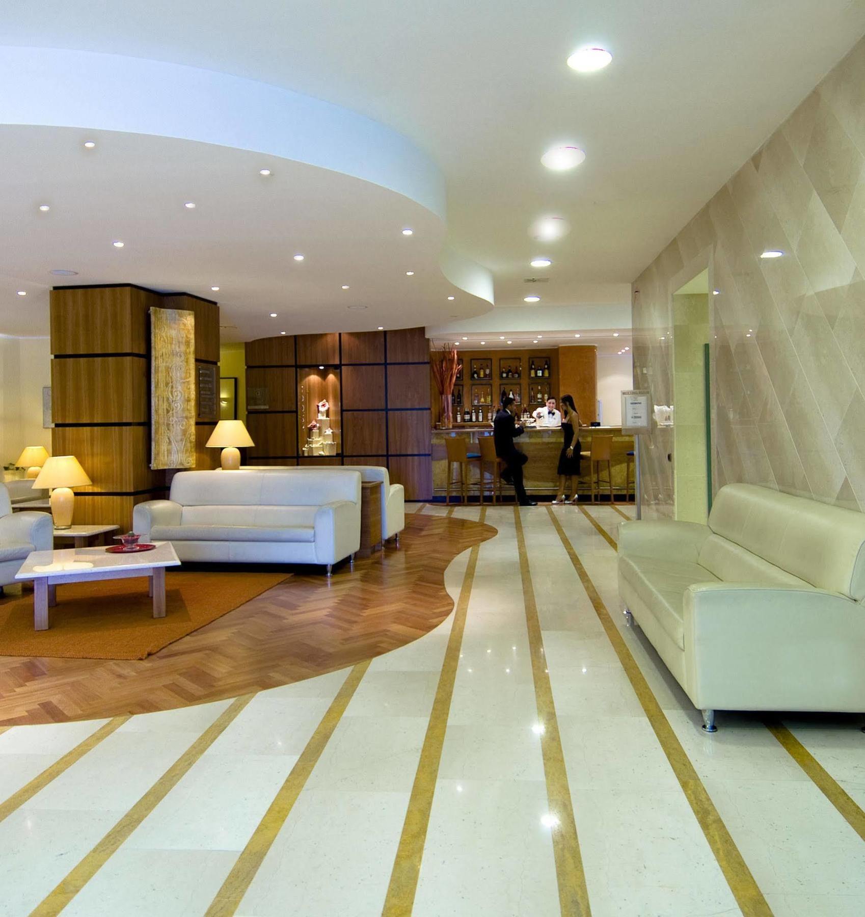 Holiday Inn Cagliari By Ihg מראה חיצוני תמונה